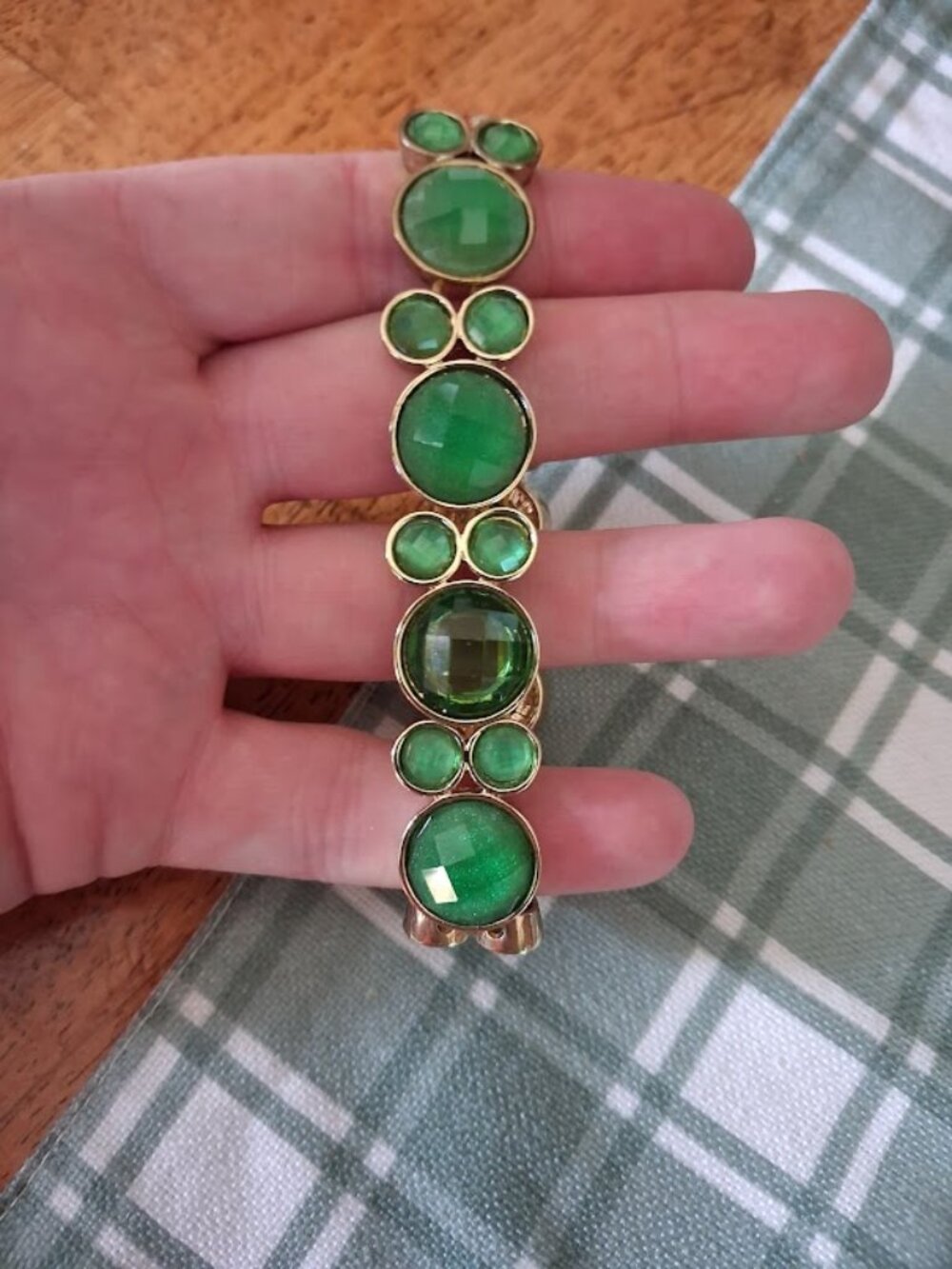 Green stoned stretchy bracelet